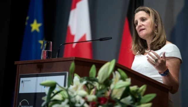 La viceprimera ministra Chrystia Freeland de Canadá, dice Rusia quiere destruir Ucrania secuestrando a niños ucranianos
