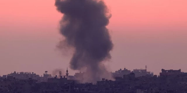 Israel reivindica el bombardeo sobre una escuela de la ONU que asegura que era una «base de Hamás» en Gaza: hay 27 muertos