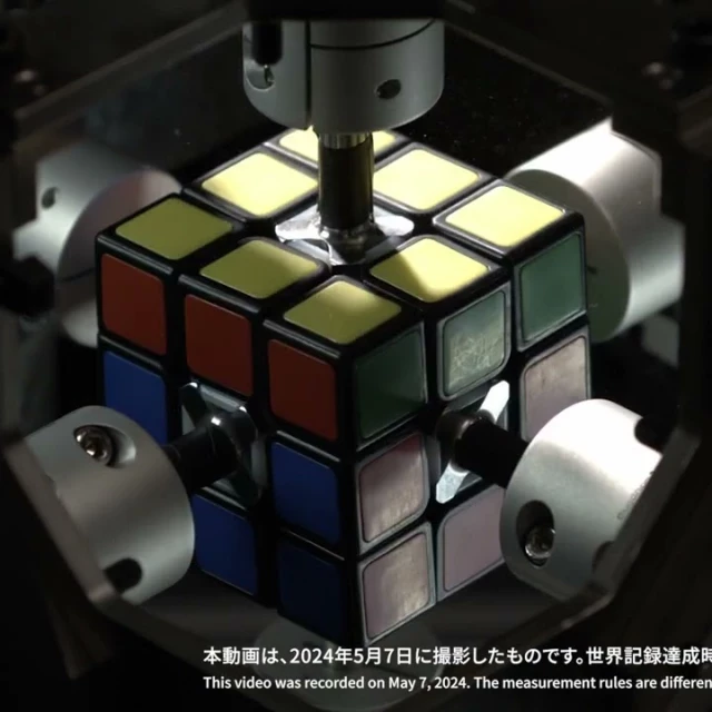 El robot de Mitsubishi que resuelve el cubo de Rubik en 0,305 segundos