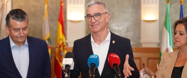Un alcalde del PP de Jaén llama “inútiles” a los niños por pedir aire acondicionado en los colegios