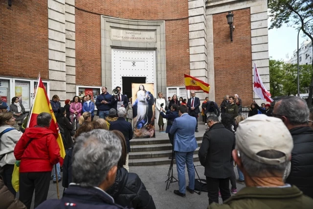 El PSOE pide anular la sentencia que autorizó rezos ante su sede