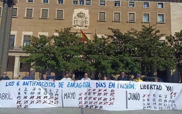 Los cuatro condenados de los seis de Zaragoza cumplen 50 días en la cárcel: "Cada día en prisión es responsabilidad del Gobierno"