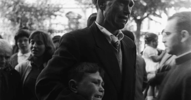 Fallece Juan Jesús Calo en Fisterra (A Coruña), el niño de la icónica fotografía de la emigración