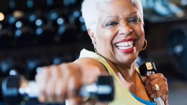 Por qué al hacerse mayor hay que centrarse en ganar músculo más que en perder peso