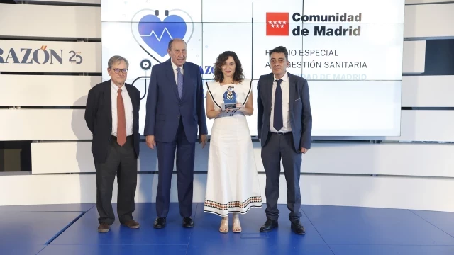 Isabel Díaz Ayuso recibe el galardón a la Gestión Sanitaria en los premios A Tu Salud