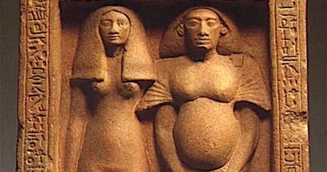 La singular estela del escultor real Bek y su esposa Tahery
