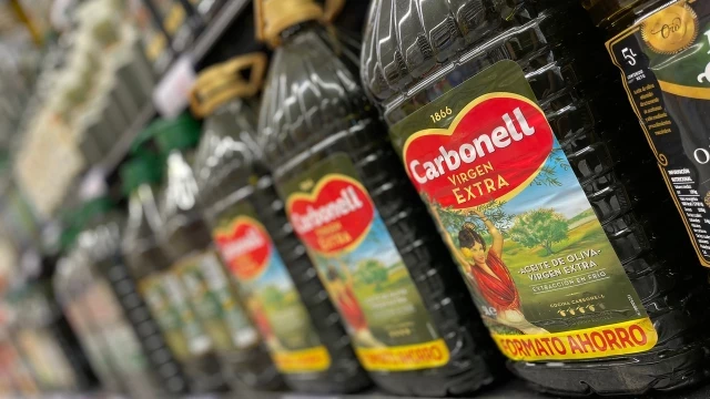 El precio del aceite de oliva enfila la senda de los descensos hacia los 4 o 5 euros el litro