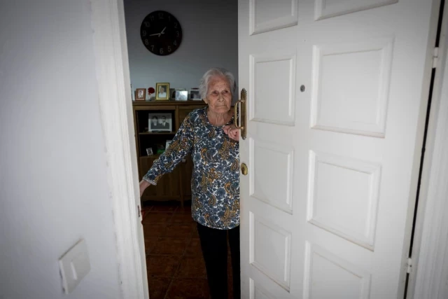 El Cádiz Club de Fútbol compra el piso de la señora María para evitar su desahucio