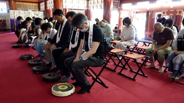 Japoneses celebran una ceremonia de agradecimiento a los Roombas que han dejado de funcionar