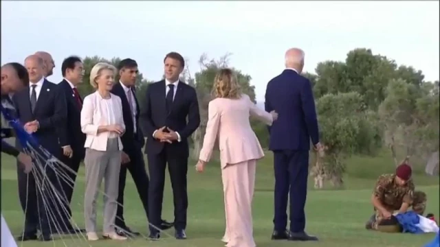 Meloni "rescata" a un desorientado Biden para la foto conjunta del G7
