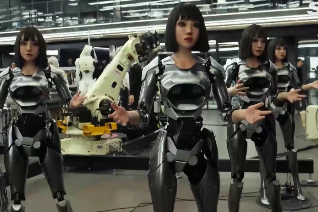 ¿Qué hay dentro de esta fábrica china? Espeluznantes robots humanoides [ENG]