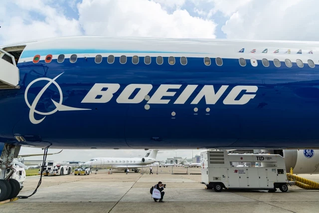 Investigan el uso de titanio defectuoso en aviones de Boeing