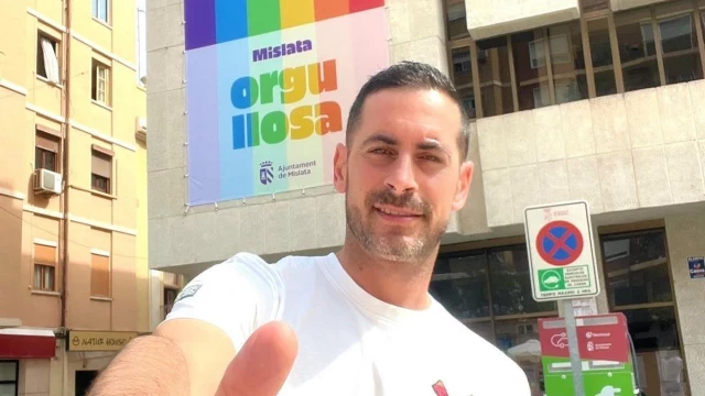 Bielsa defiende la bandera LGTBI y recibe comentarios homófobos en redes