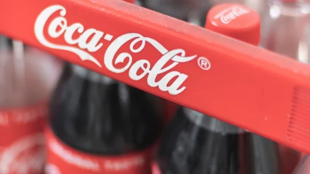 Vuelve la Coca-Cola a Rusia: compañía solicita registro para tres de sus marcas