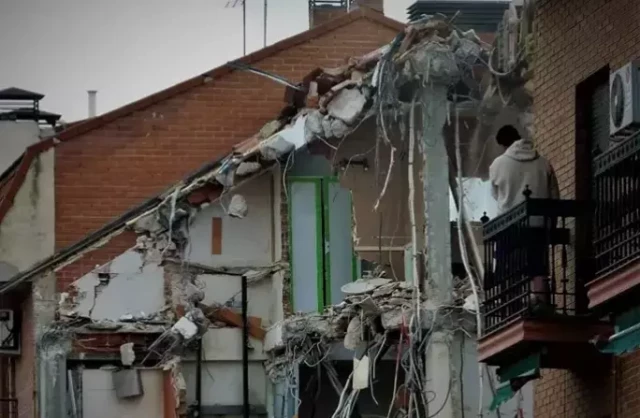 Vivir con la maleta hecha por si tu casa se reduce a escombros: Ayuso ordena nuevos derribos en San Fernando de Henares