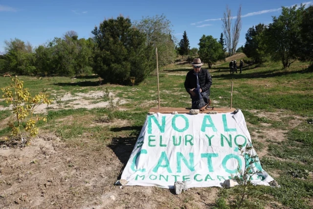 Almeida levantará el cantón de basuras en Montecarmelo aunque esté a 12 metros de una posible fosa común