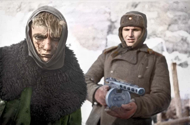 Imágenes coloreadas que capturan la sombría realidad del Frente Oriental de la Segunda Guerra Mundial