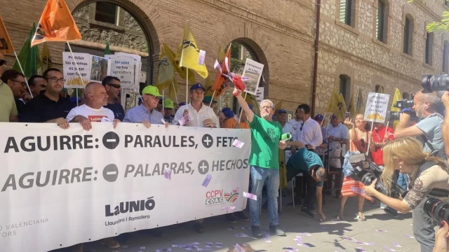 Agricultores valencianos estallan contra Vox: "Los que venían a salvarnos poco están haciendo"