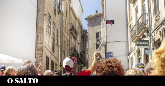 El PSOE tumba la ordenanza de Santiago de Compostela para ilegalizar 600 pisos turísticos