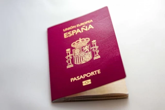 El consulado español en Buenos Aires confirmó que siguen habilitando turnos por la llamada “Ley de Nietos”
