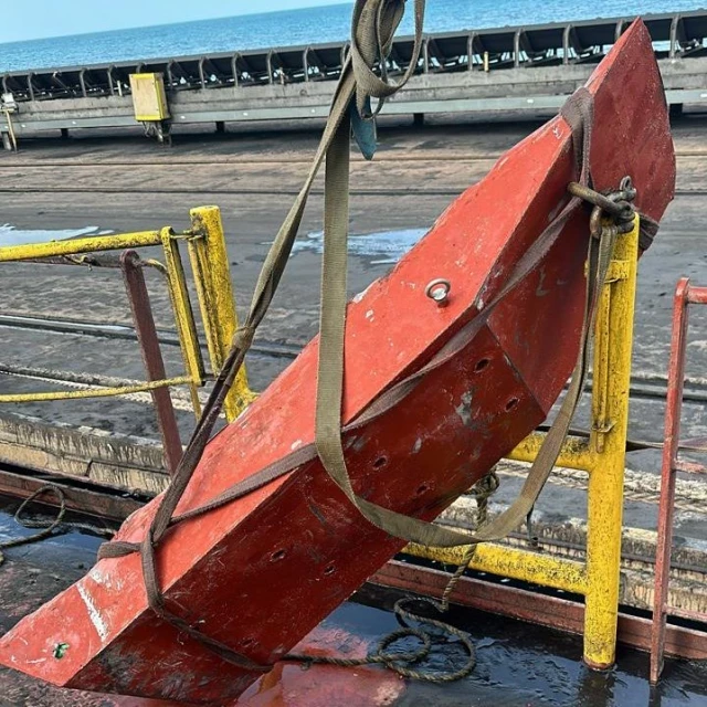 Un parásito adherido a un barco con imanes llevaba 60 kilos de cocaína hacia Belfast