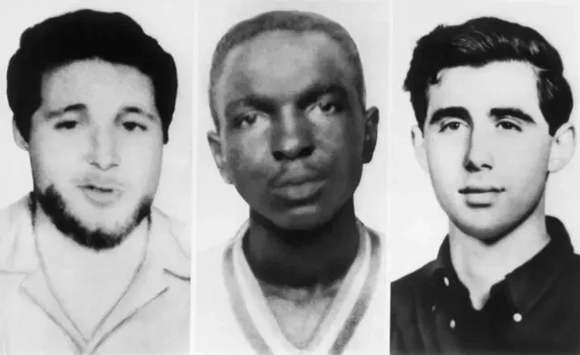 Arde Misisipi: el brutal asesinato de tres activistas que expuso el horror de los crímenes del Ku Klux Klan