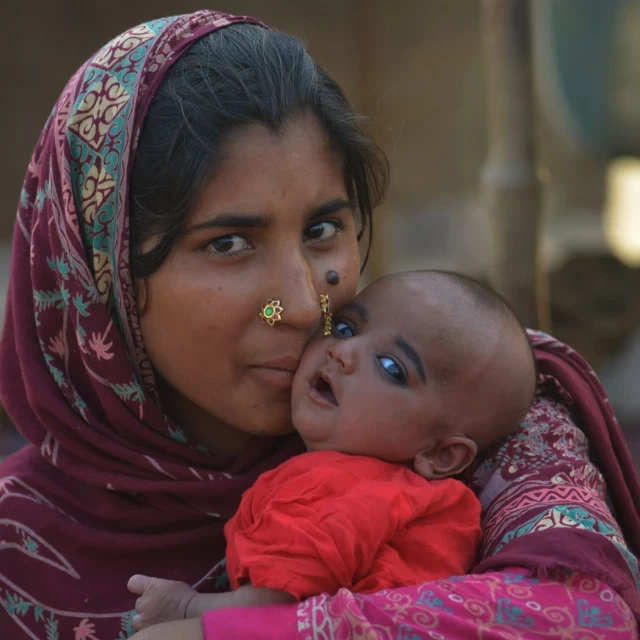 Una fatua religiosa obliga a cerrar el primer banco de leche materna de Pakistán