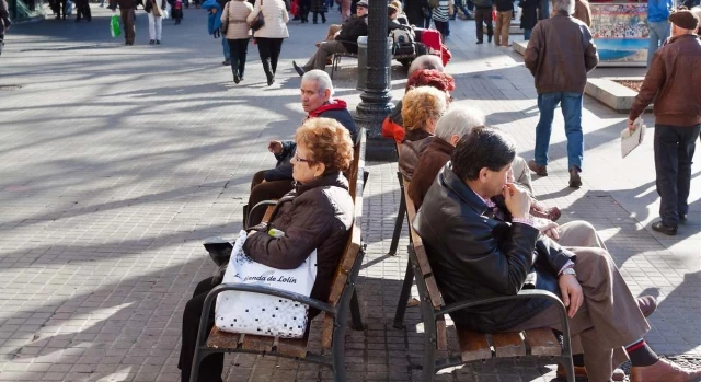 El giro demográfico que se avecina para España: el hogar unipersonal será el tipo más común en 2039