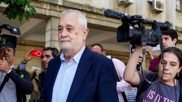 El Constitucional anulará la condena por malversación de José Antonio Griñán y abre la puerta a que puede evitar la cárcel