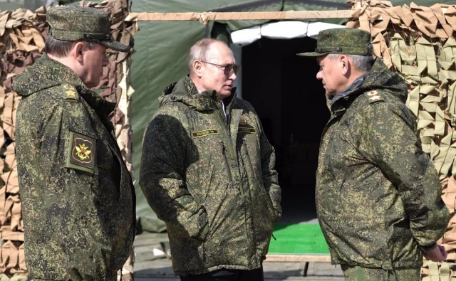El TPI emite órdenes de arresto contra Shoigu y el jefe del Ejército de Rusia por su papel en la guerra en Ucrania