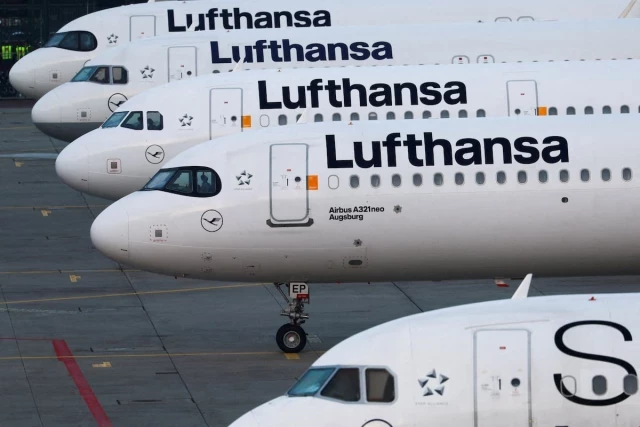 Lufthansa cobrará hasta 72 euros extra por vuelo para cubrir los costes del combustible limpio