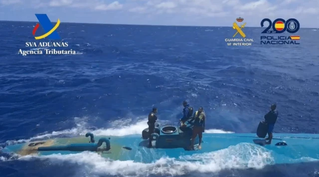 La Policía intercepta un narcosubmarino cerca de la costa de Cádiz