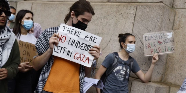 El grupo de trabajo de Columbia para hacer frente a las protestas en el campus declara que el antisionismo es antisemitismo [EN]