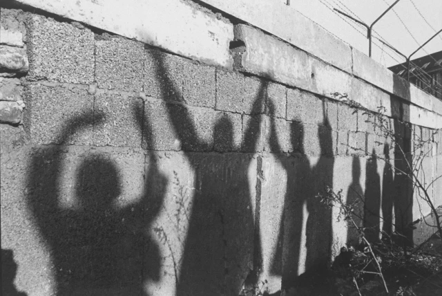 Muro de Berlín: fotografías del nacimiento de una división brutal (eng)
