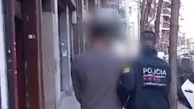 Detenido un hombre por agredir sexualmente y prostituir al menos a 25 niños en un piso de Barcelona