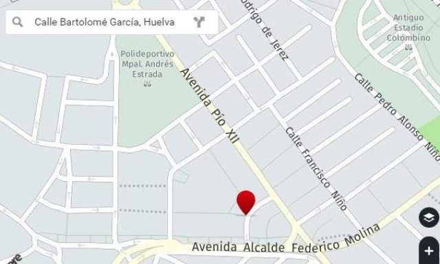 La ignición de un spray anti-avispas provoca el derrumbe de un muro en la calle Bartolomé García de Huelva