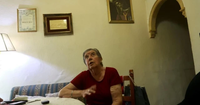 El drama de Dolores López, la sevillana de 86 años que tiene que irse de su casa
