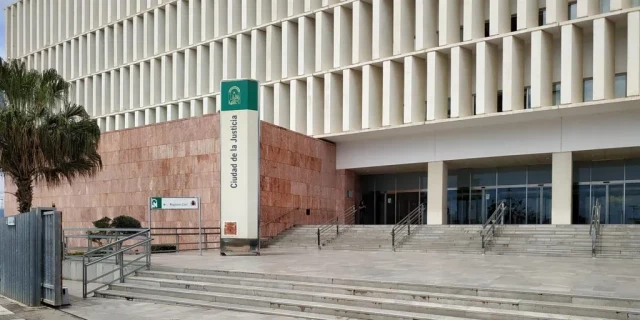 Condenado a 16 años de cárcel en Málaga por abusar de su hija, a la que también grabó e hizo fotos desnuda