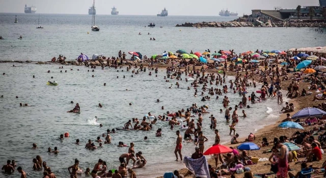 ¿Caben 100 millones de turistas en España? El fenómeno que permitirá el histórico sorpasso a Francia