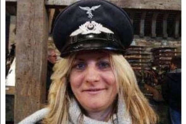 Candidata francesa de extrema derecha abandonará su candidatura tras aparecer una foto de ella con una gorra nazi
