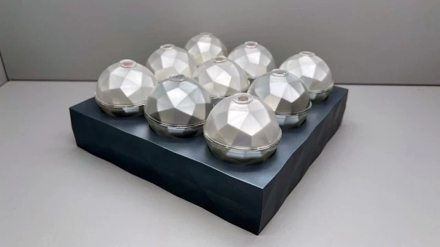¿El futuro de la energía? Estas esferas utilizan luz natural y artificial para producir 20 veces más que los paneles fotovoltaicos