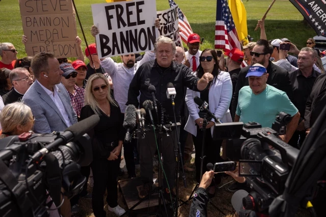 Steve Bannon ingresa en prisión por desacato al Congreso (ENG)