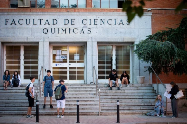La Complutense comunica a sus facultades que tienen que gastar un 30% menos: el ahogo económico llega a las universidades madrileñas