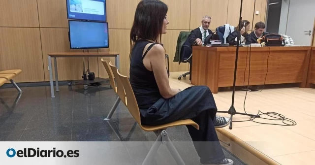 El juez envía al banquillo a la agitadora Cristina Seguí, acusada de revelar datos de una menor acogida por una pareja gay
