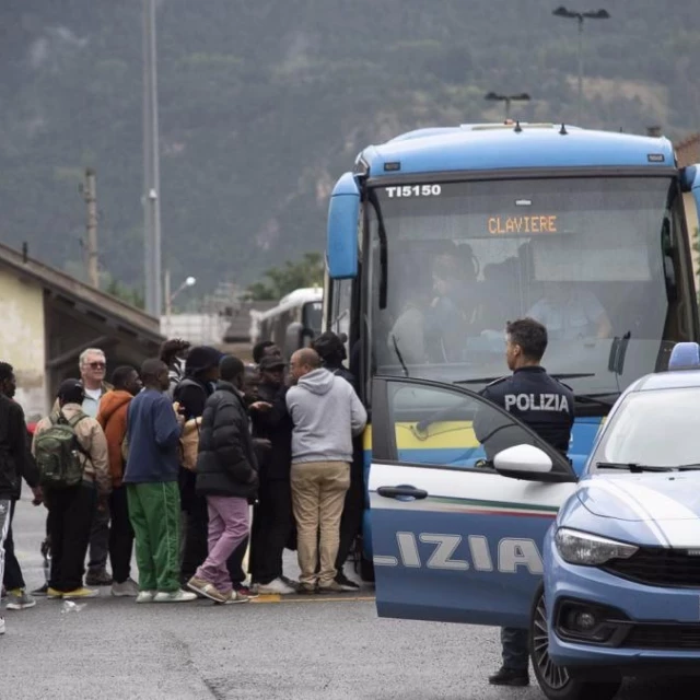 Amnistía denuncia que Italia retiene ilegalmente a migrantes en centros precarios de detención