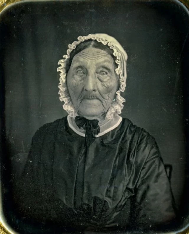 Fotografías de mujeres nacidas en el siglo XVIII