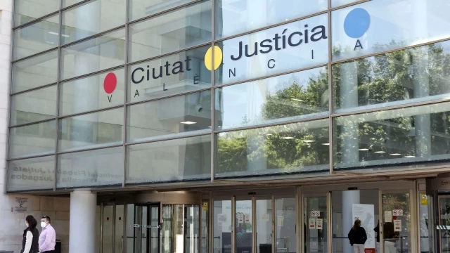 Absueltos de la agresión sexual a una joven en Valencia tras pasar 20 meses en prisión provisional