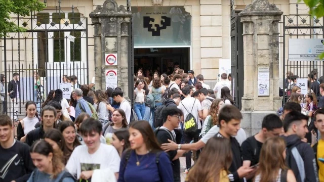 Los graduados vascos de la promoción covid tienen empleos más estables y los sueldos más altos del siglo