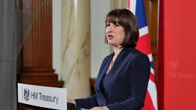 La nueva ministra de Hacienda de Reino Unido avisa de que la economía británica está tan mal como en la posguerra