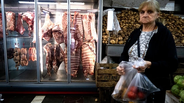 Argentina: se desploma consumo de carne, leche y pan por la crisis económica